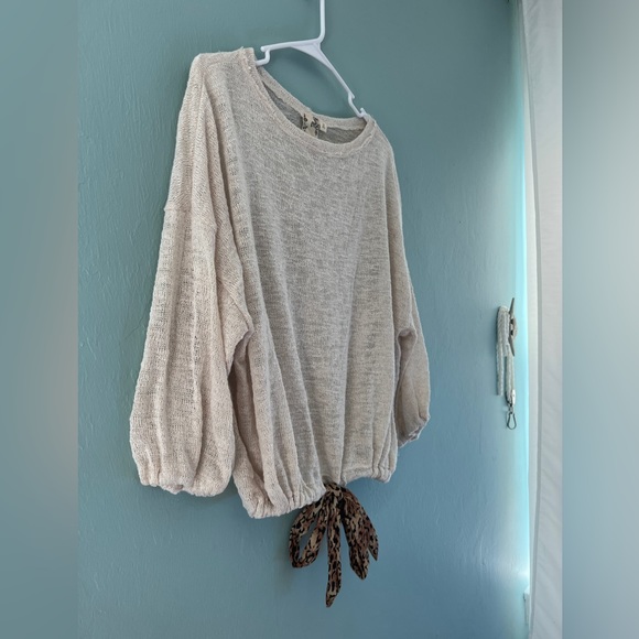 Blu Pepper Oatmeal Cream Tan Lightweight 3/4 Sleeve Leopard Print Tie Sweater M - Picture 3 of 4
